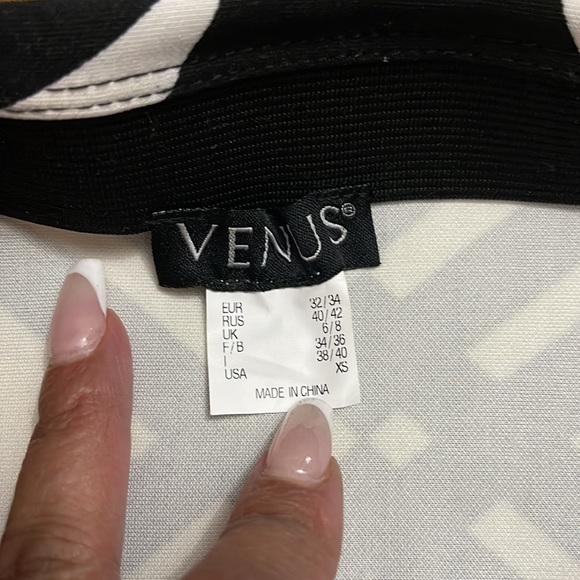 Venus - Picture 4 of 4